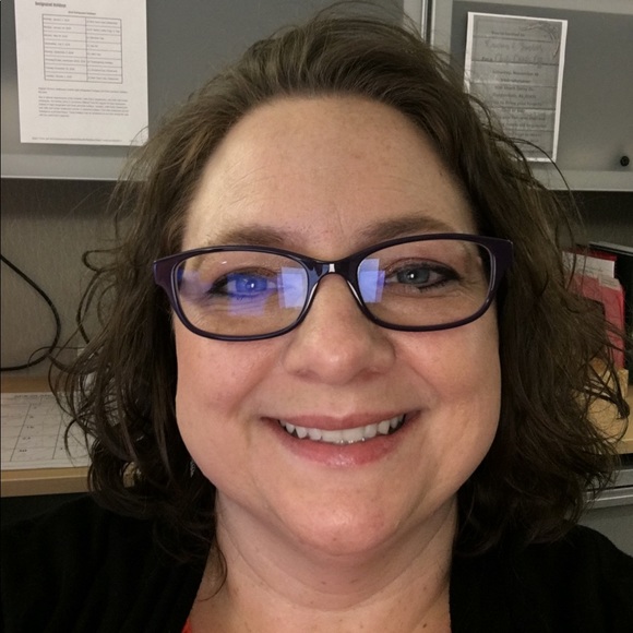 Meet your Posher, Beth - Picture 2 of 4